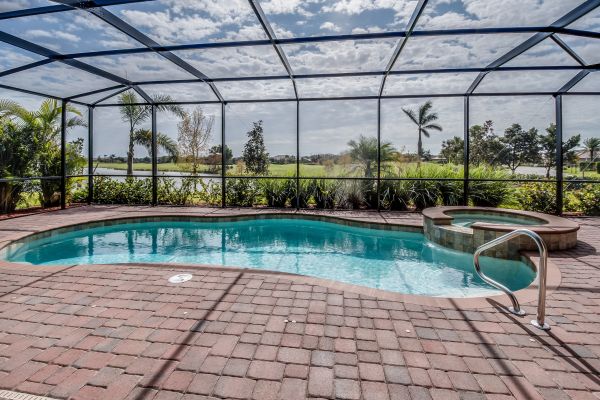 Cost of Pool Enclosure Cleaning in Escondido