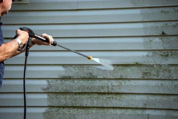 Vinyl Siding Power Washing in Escondido