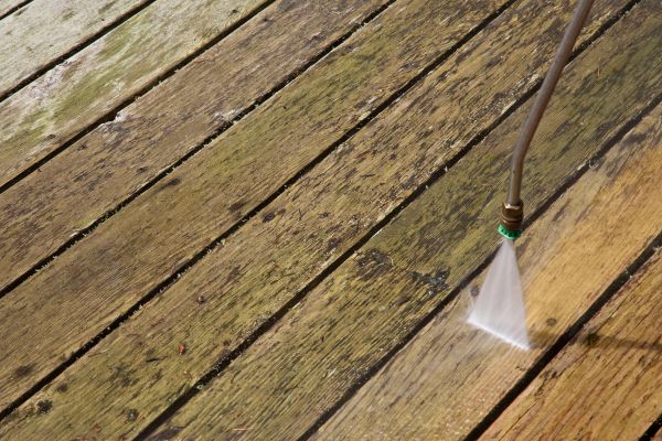 Cost of Deck Mold Removal in Escondido